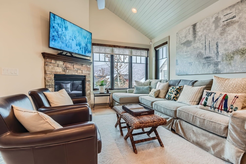 916 Empire Skiers Secret 4 Bedroom Home