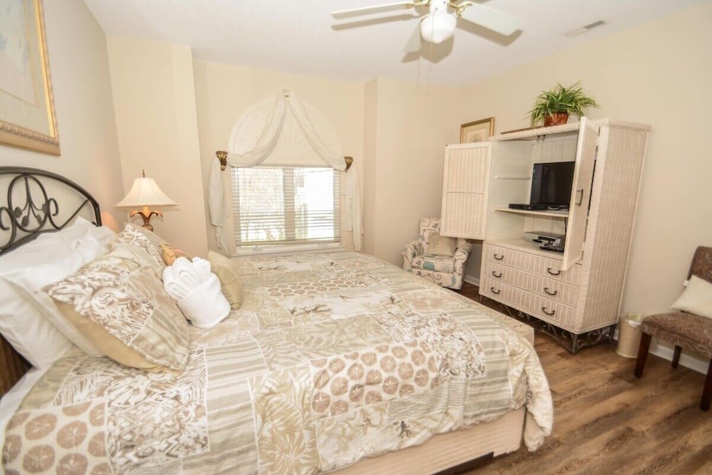 Canterbury Court 6 E 3 Bedroom Apts