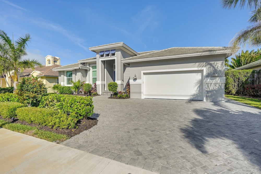 < 2 Mi to Marco Beach: Luxe Home w/ Outdoor Oasis