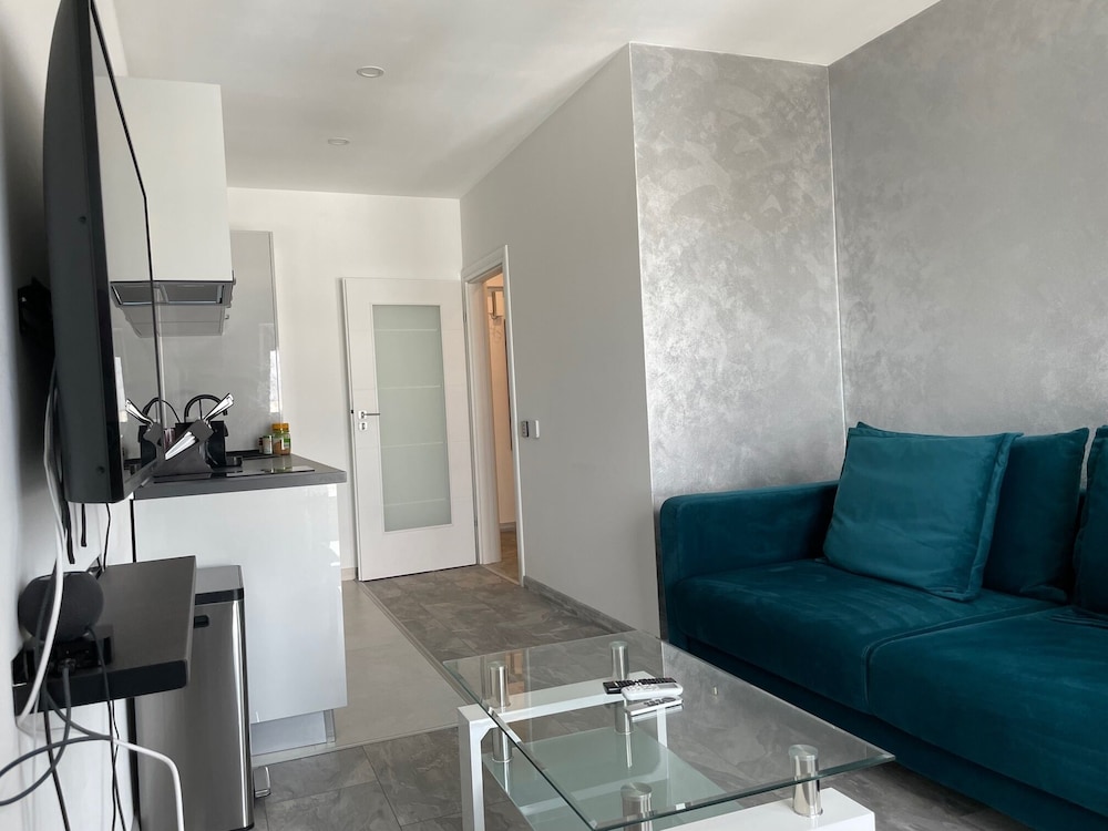Marvelous 4 Room Penthouse W14-W15 view 3