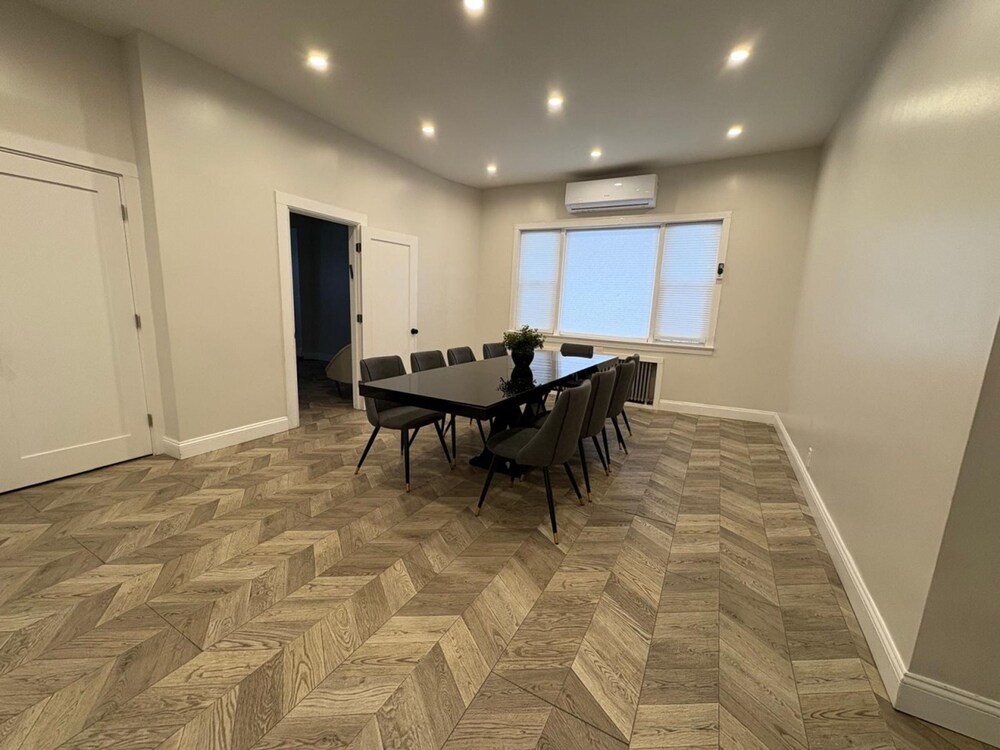 Budget-friendly Home Sleeps 16 Wifi Close to Minyan