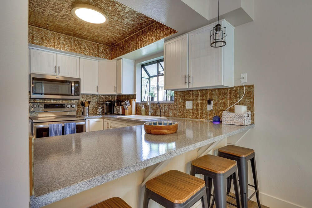 Mtn Views & Canyon Access: Cottonwood Heights Home