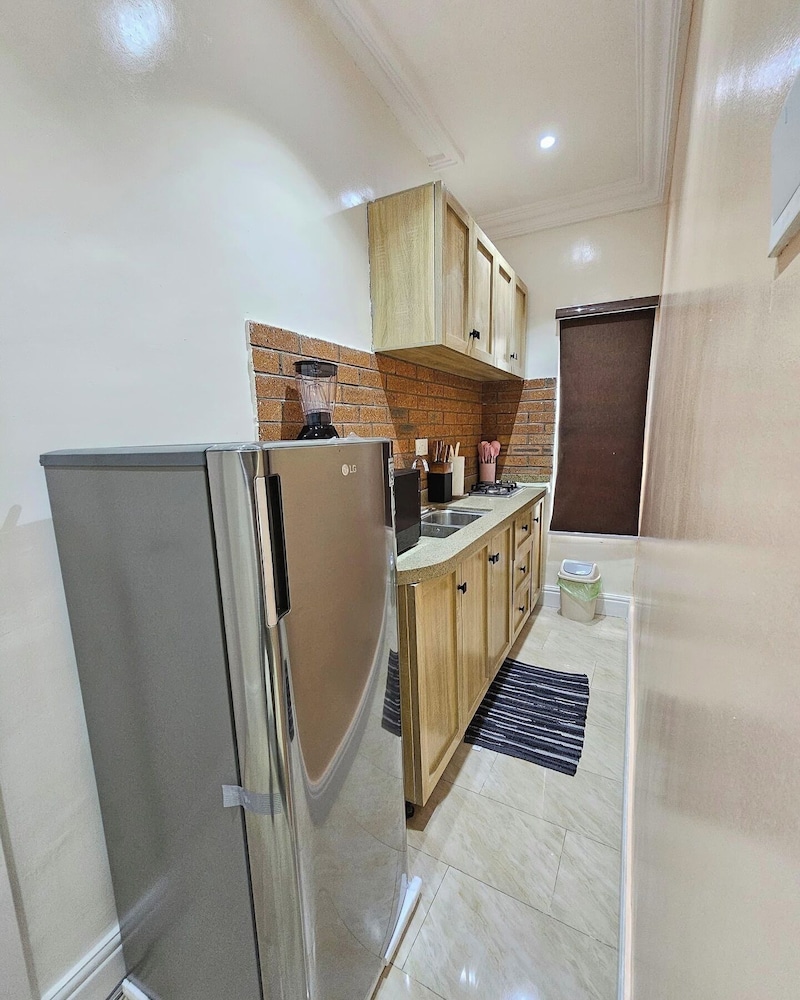 D King Suites and Apartment