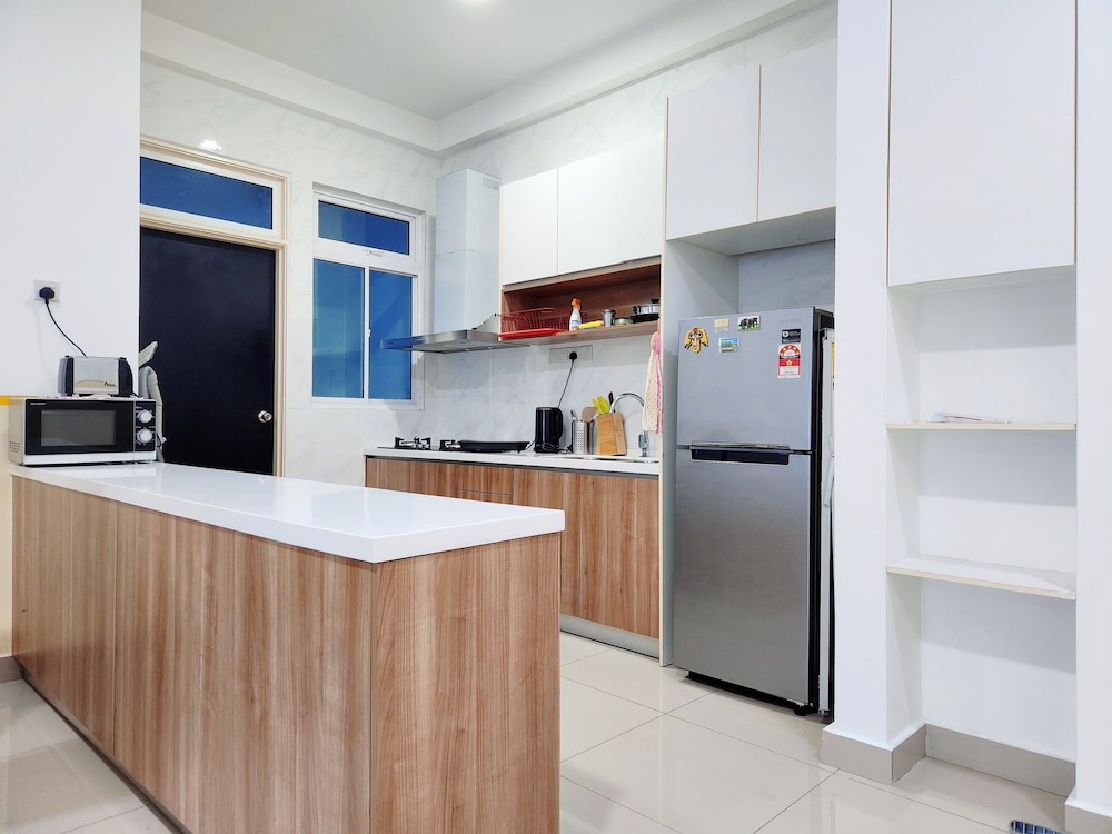 Twin Galaxy Residences by Widebed JB