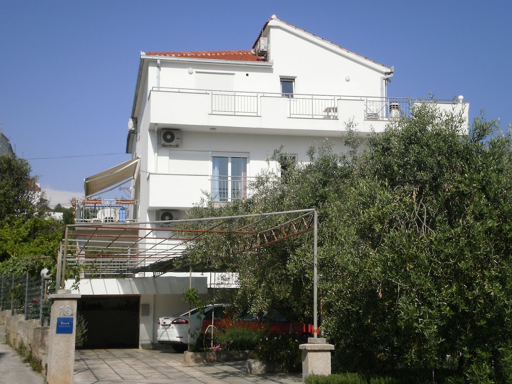 Ljuba - Nice Garden - A2 Plavi view 5