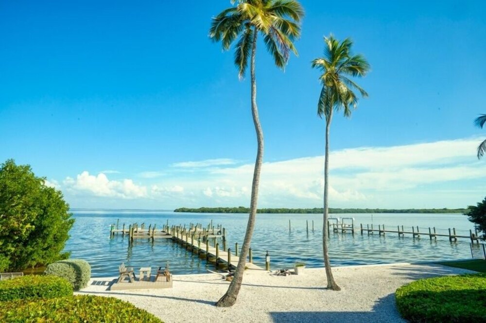 Ventura Captiva 5b 3 Bedroom Condo by Redawning view 5