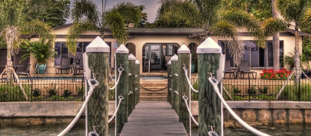 Hotel Pasa Tiempo Private Waterfront Resort