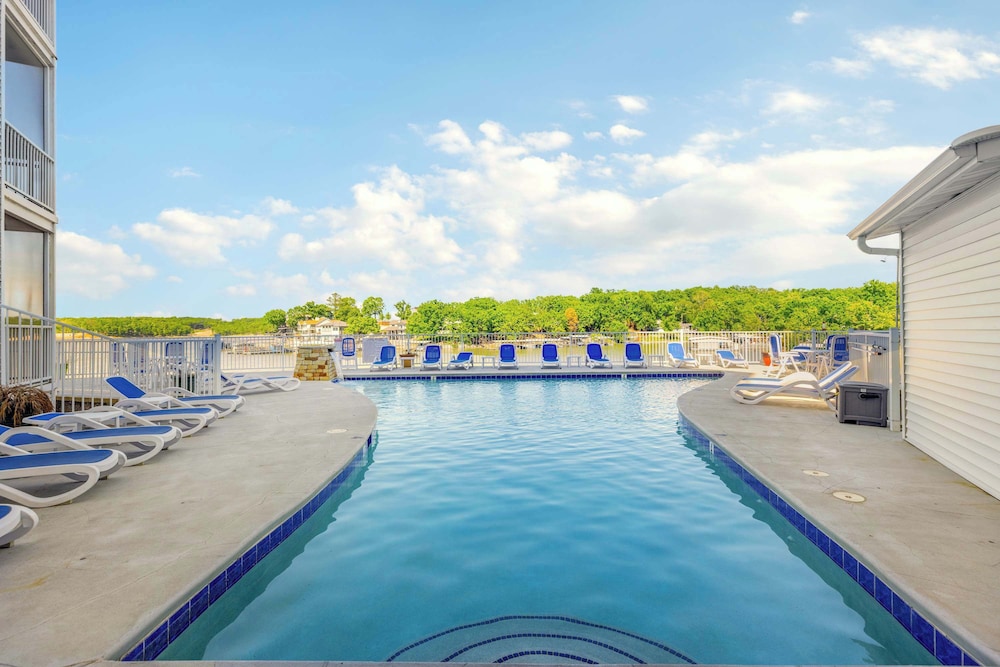Seascape Cove Waterfront!