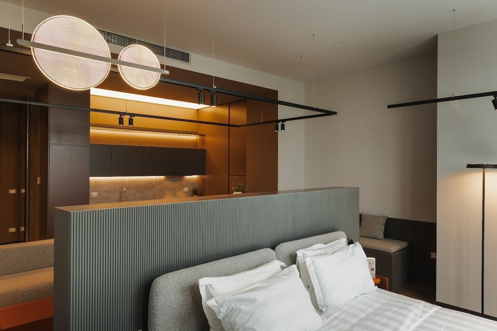 Zins Luxury Apartment 02