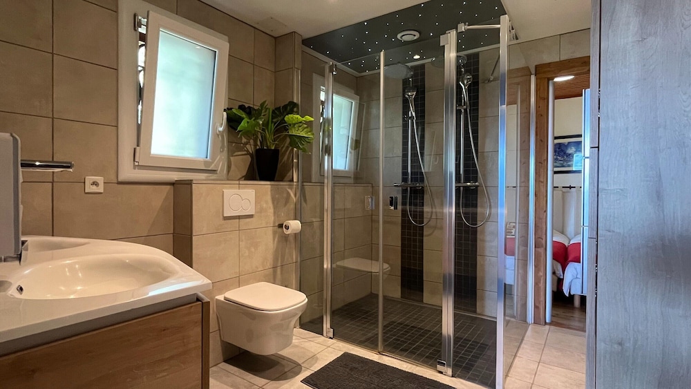 Holiday Home With Sauna, Saint-sauveur