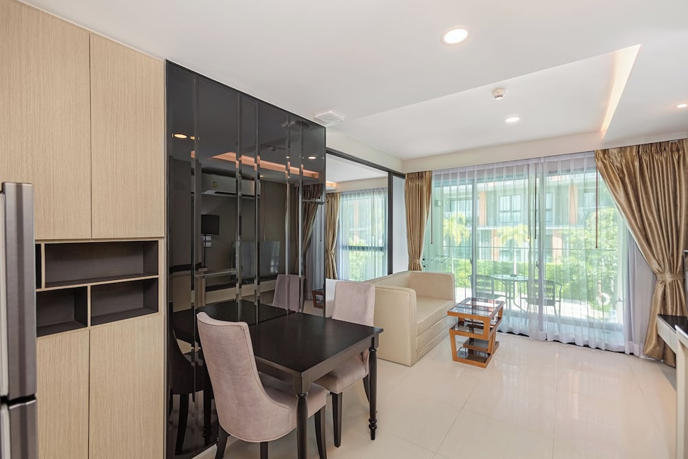 1-bedroom Condo Mida Grand Surin Phuket