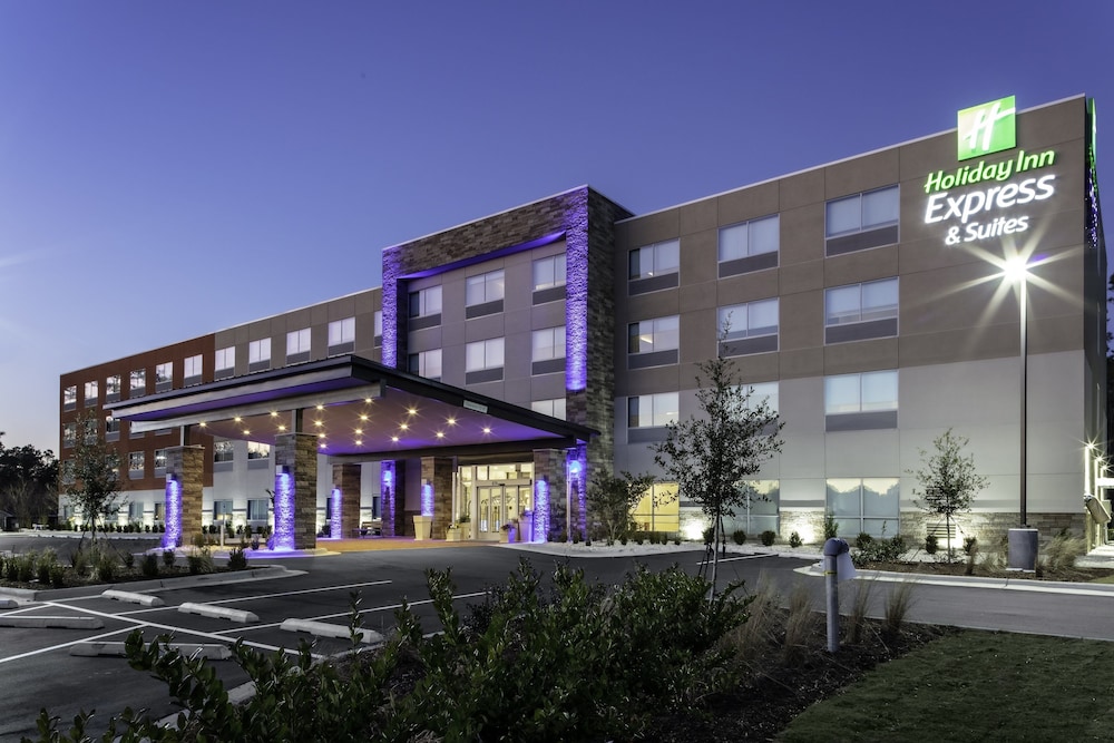 Hotel Holiday Inn Express & Suites Wilmington West - Medical Park by IHG - Image 1