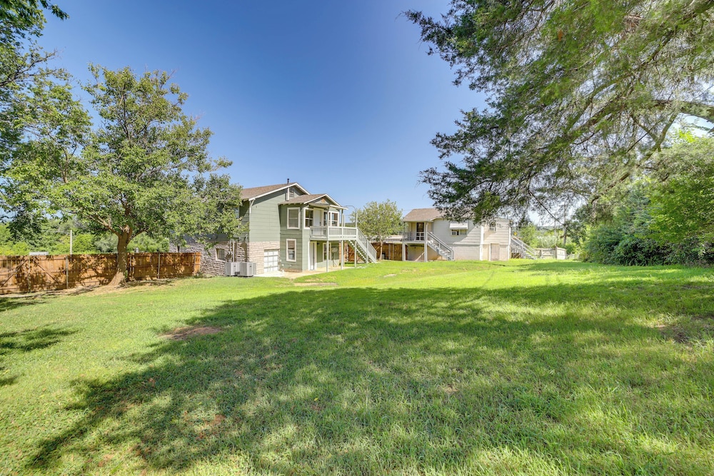 7 Mi to Dtwn Tulsa: Dog-friendly Home w/ Yard