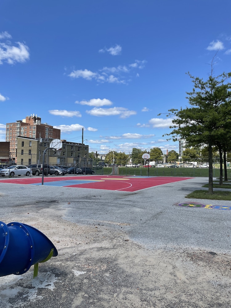 Downtown Suite - Close to Topgolf, Horseshoe Casino, UM Baltimore - Property Image 34