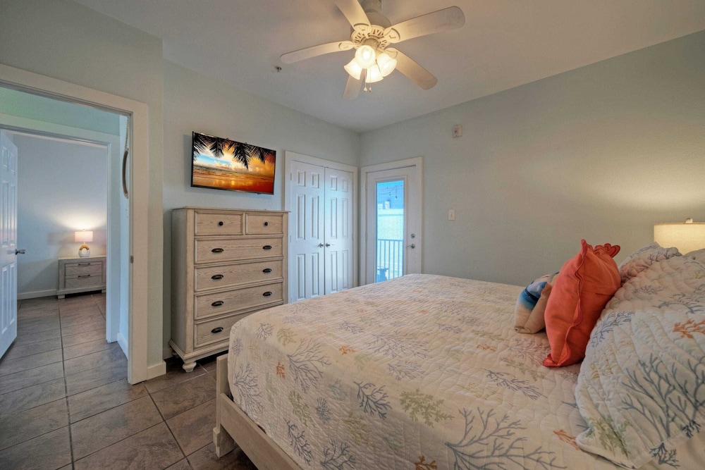 Sleeps 12 w/ Pool + Short Walk to Beach Costa Bahia Dual Retreat