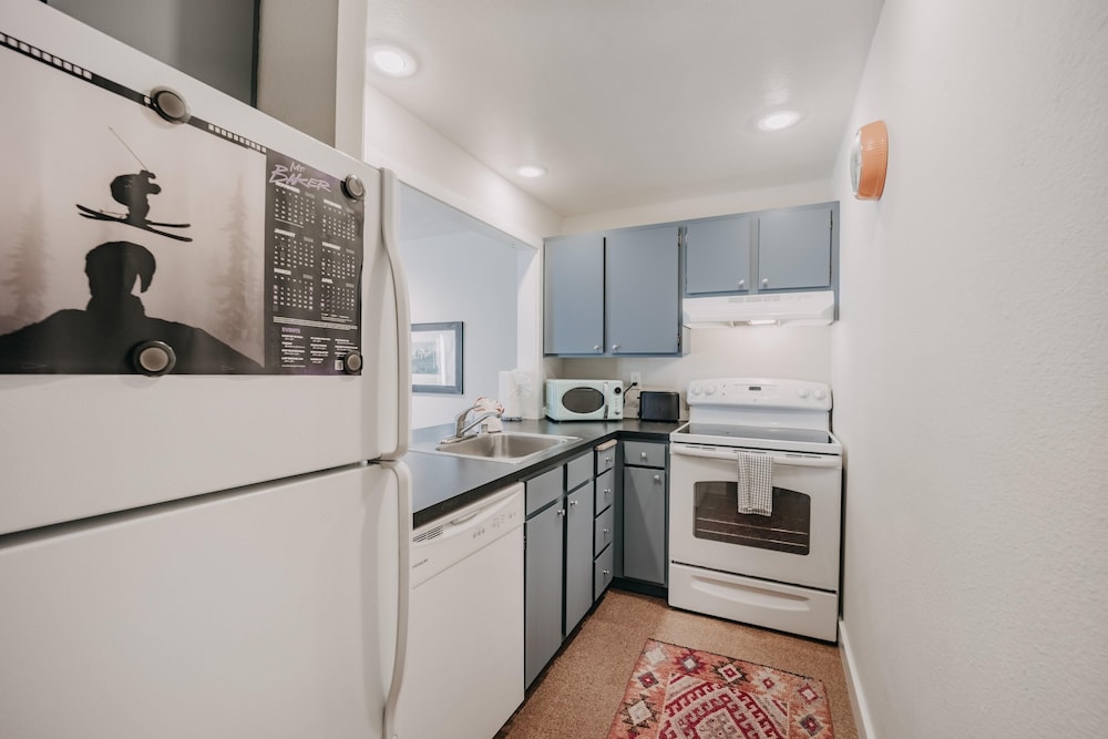 Condo 90 With Wifi, Pets OK and Great Resort Amenities