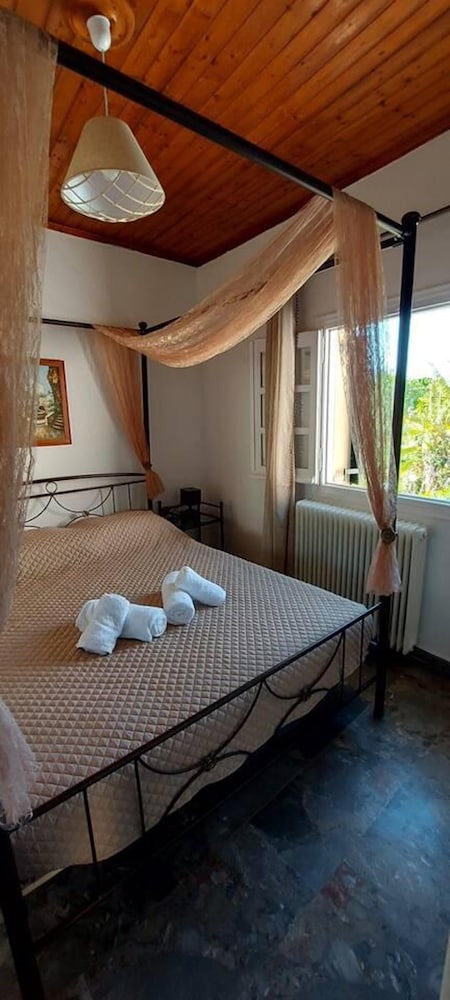 a Flower House in Corfu Close to Beach and Town view 2