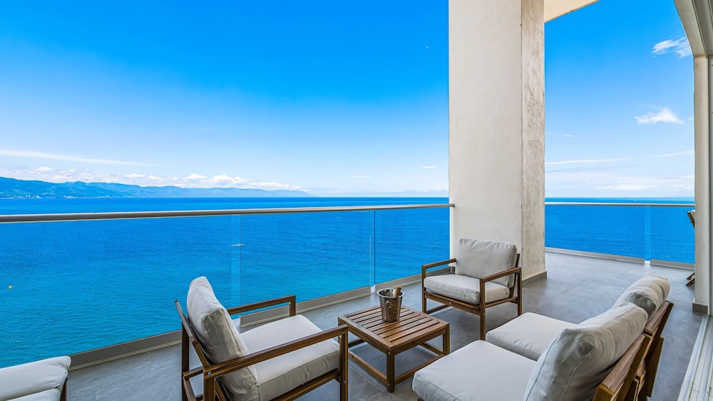 Beachfront Luxury 4BR Penthouse With Incredible Ocean Views