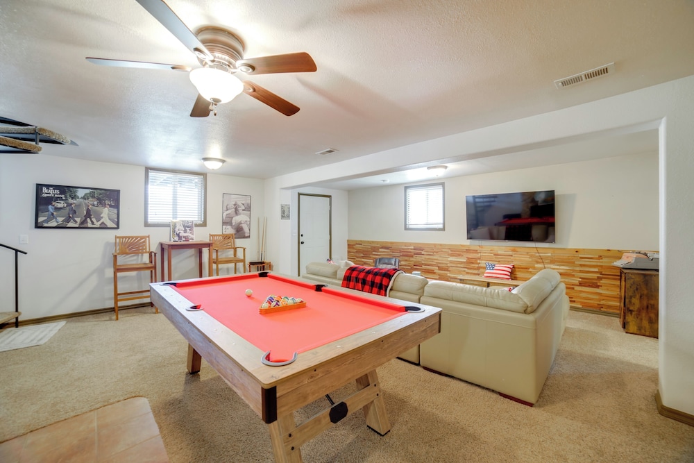 Mtn-view Oasis w/ Pool Access in Garden Valley