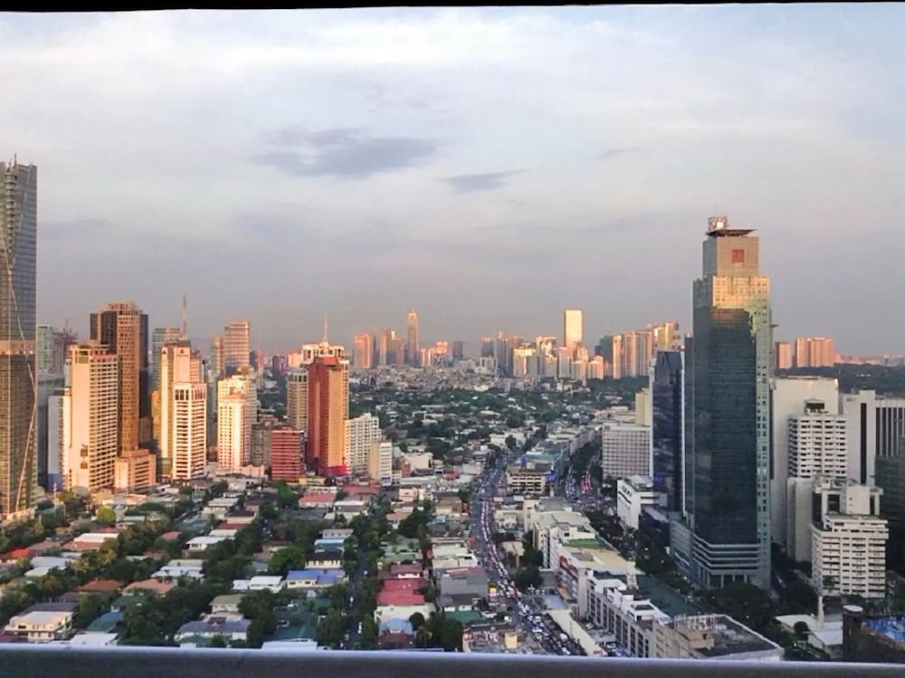Apex At Jazz Makati - 41m2 Corner Apartment With Private Balcony City View