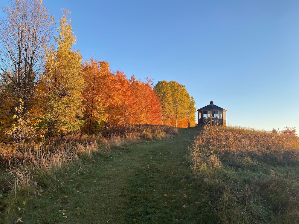 Relaxing Nature Retreat Perfect for Large Groups