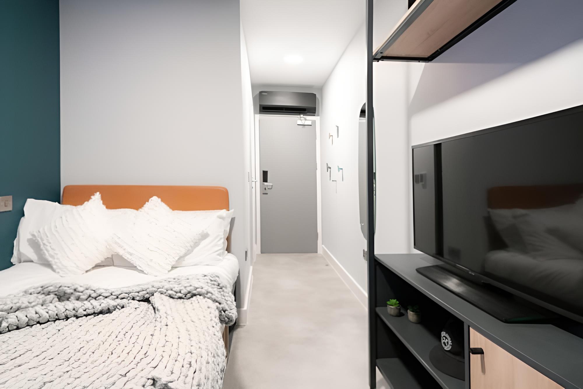 Comfortable Ensuite rooms - GUILDFORD - Campus Accommodation view 3