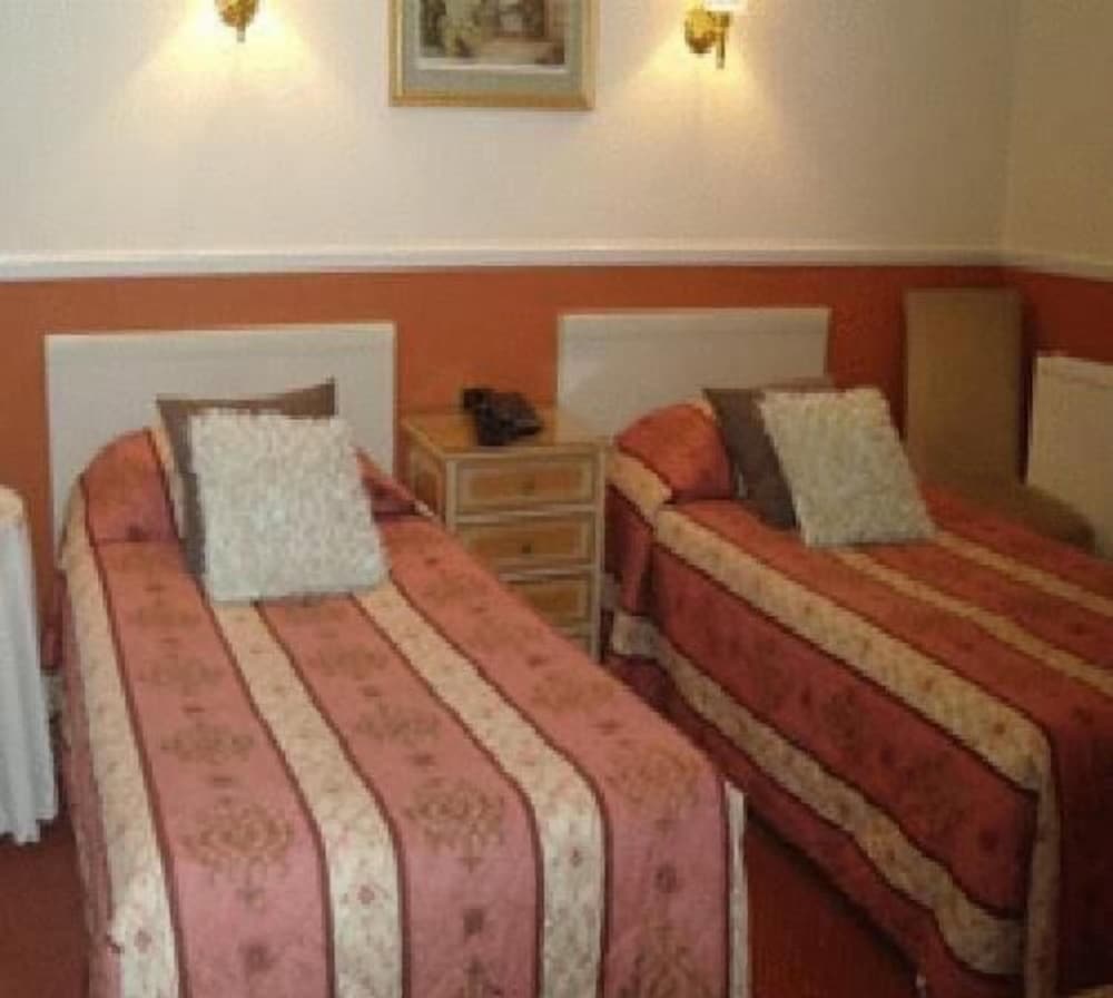 Dunfermline Vacations - The City Hotel - Property Image 12