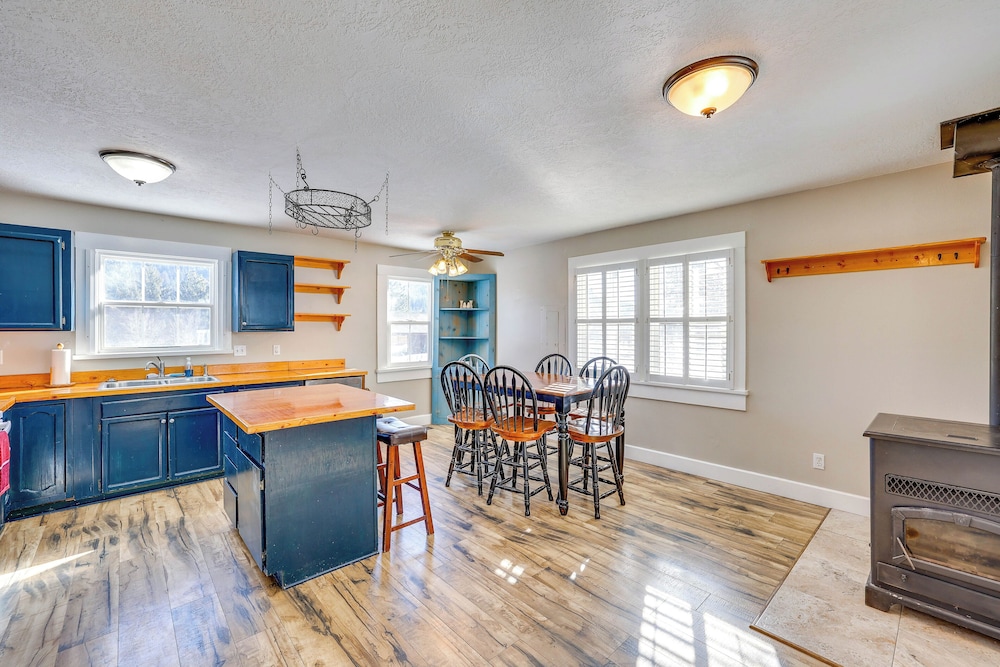 Fish, Hike & More: Garden Valley Family Home