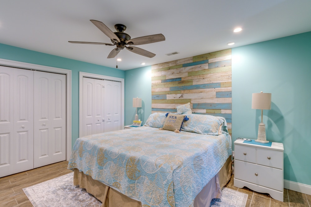 Half-mi to Beach: Cape May Getaway w/ Deck & Yard!