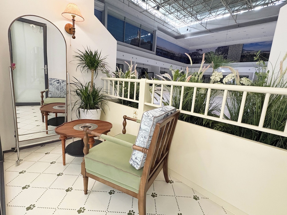 Vishan Garden Trendy Hostel
