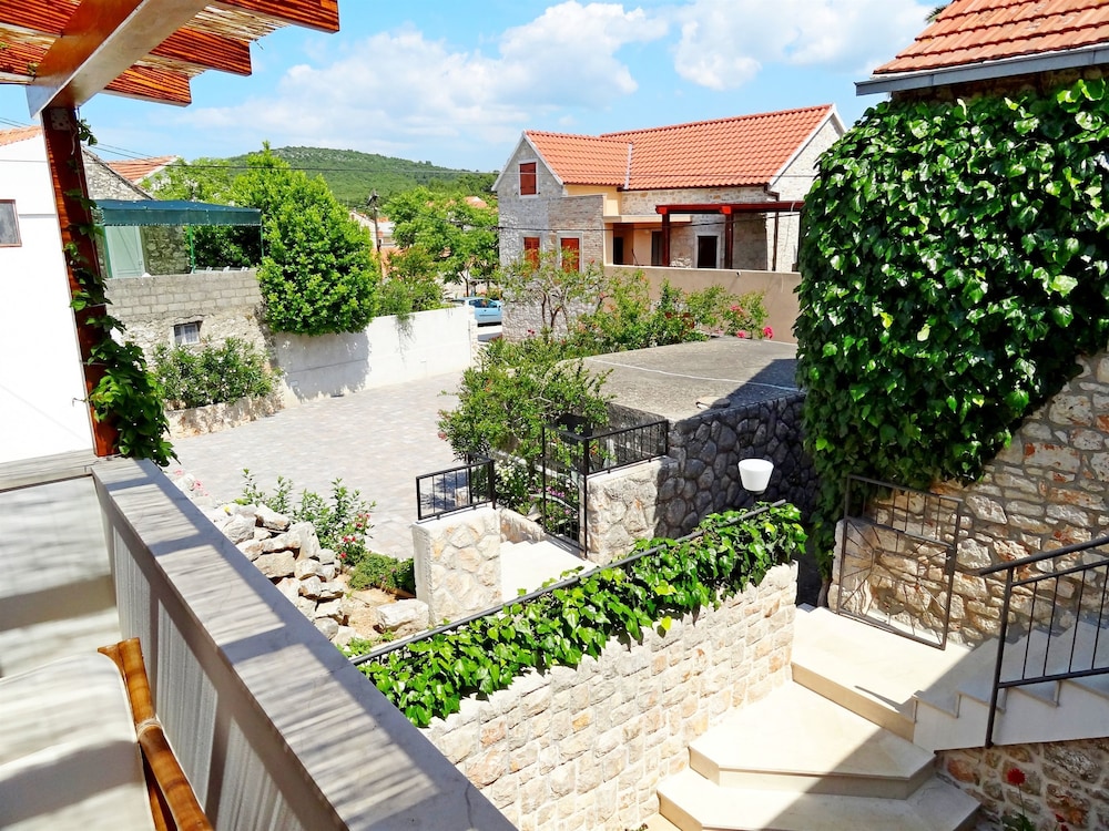 Photo 16
