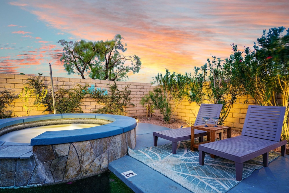 Palm Springs Escape Pool Spa Mountain Vibes