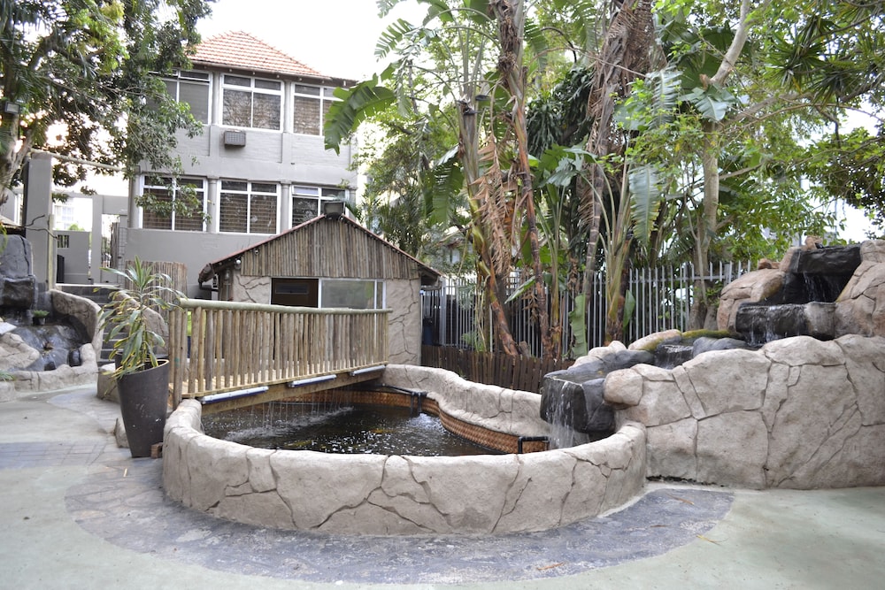 Laletsa Lodge