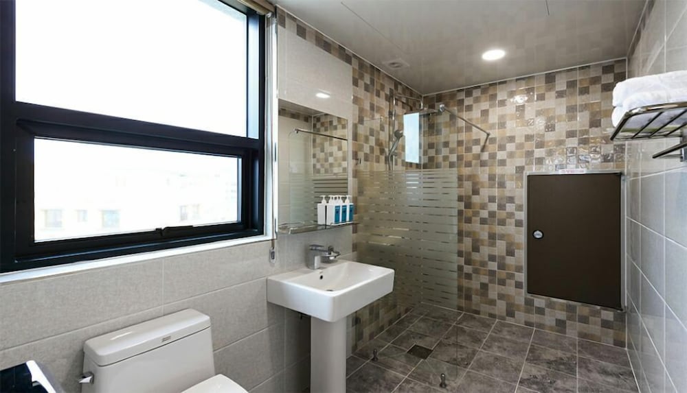 Paulownia Hostel & Guest House