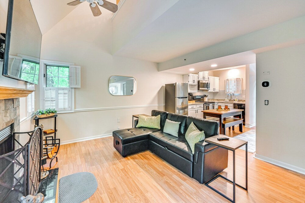 1 Mi to Mohegan Sun: Studio w/ Pool Access