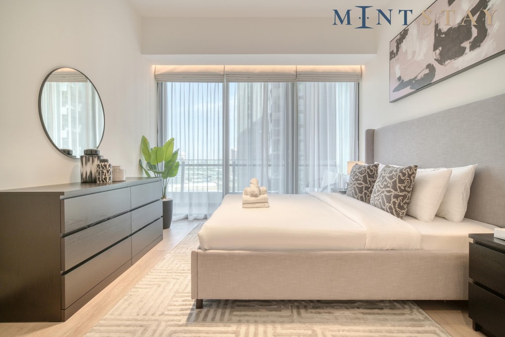 Exclusive 2BR Apt With Superb Balcony Marina Views