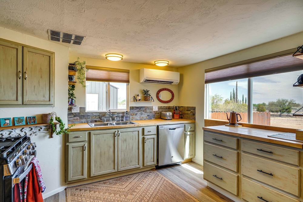 1 Acre, Home Office: Sierra Vista Gem 4 Mi to Dtwn