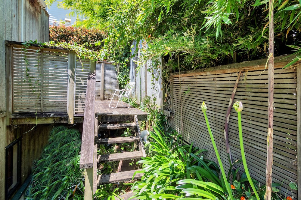 Ponsonby Holiday Home Near The City