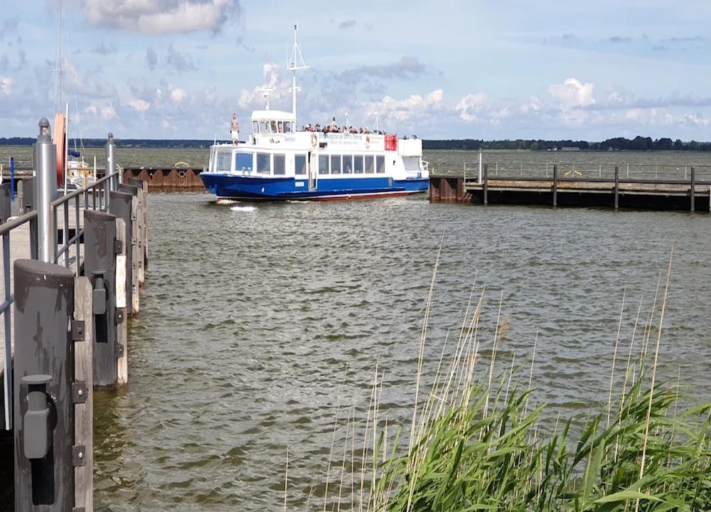 Luxus Reetdachhaus in Fuhlendorf mit Sauna