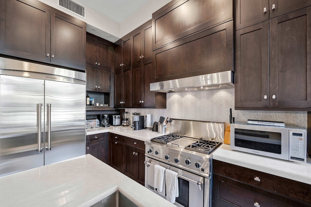 Gramercy Manor Triplex w Private Deck Garden