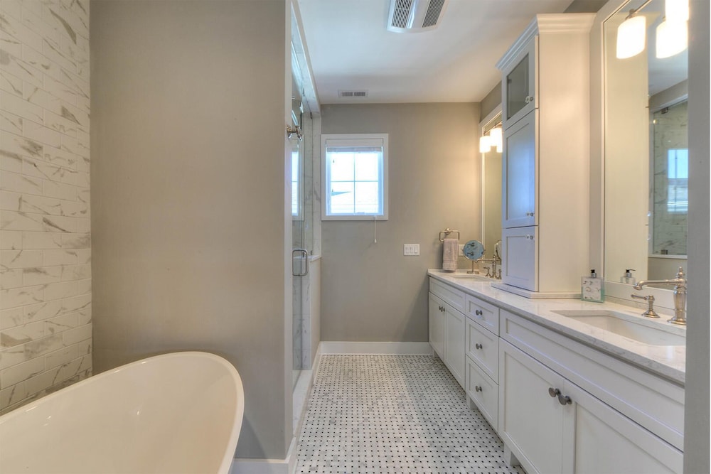 Laurel Street 306