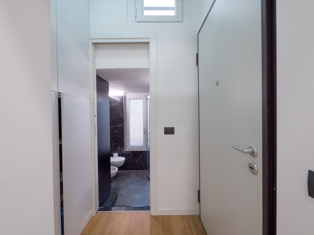 Farini - Charming One-bedroom Apartment in Isola Area