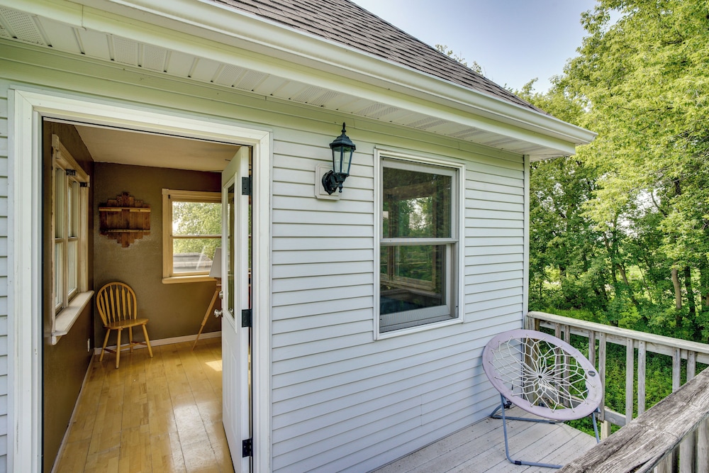 Spacious Family Villa w/ Decks in Chilton!