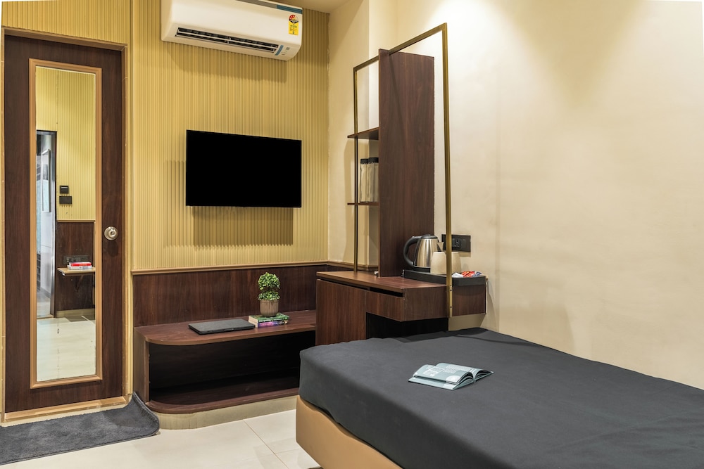 The Hosteller Mumbai, International Airport