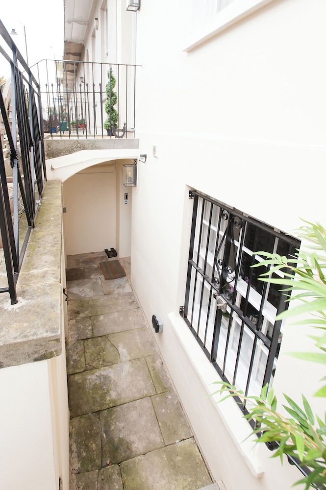 21 Montpellier Terrace
