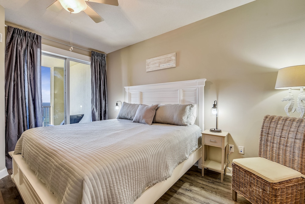 Grand Panama Beach Resort by Book That Condo