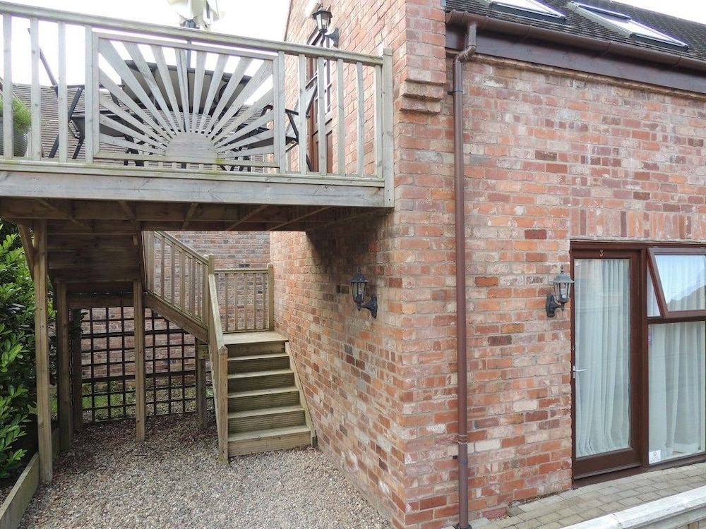 Worcester Vacations - The Manor Coach House - Property Image 3