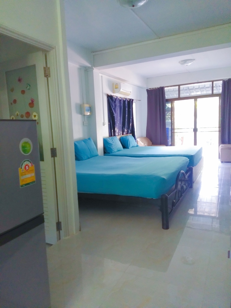 Chomlay Restaurant & Room for Rent