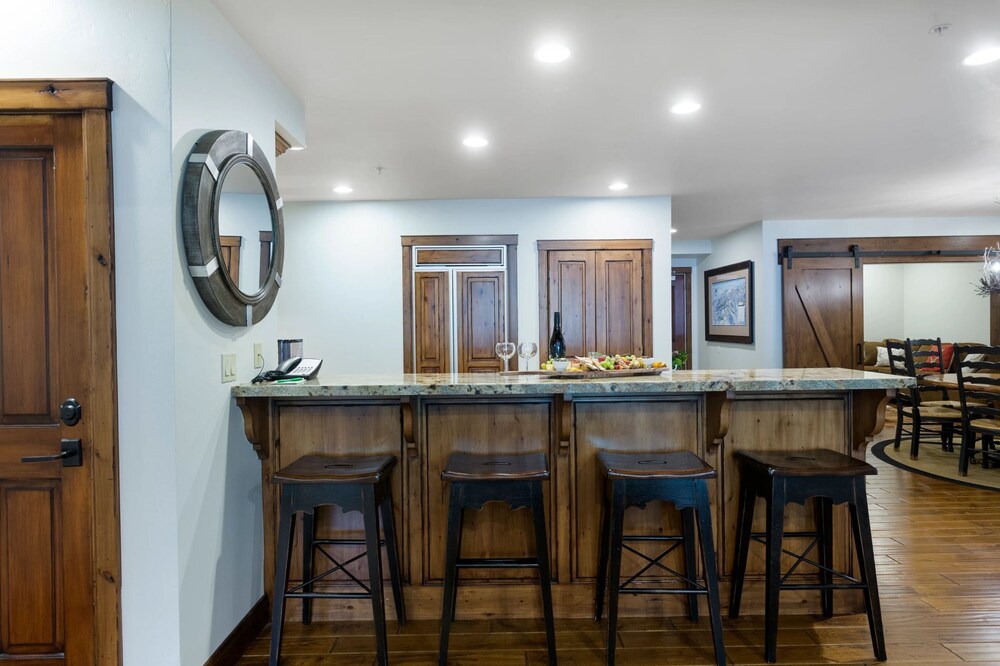 Trail's End Lodge at Deer Valley Resort - Two Bedroom Residence with Den and Spa #202 2 Condo