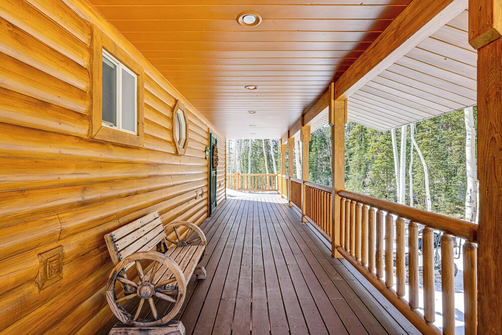 < 1 Mi to Brian Head Resort: Spacious Cabin!